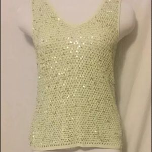 Women’s medium sleeveless v-neck blouse